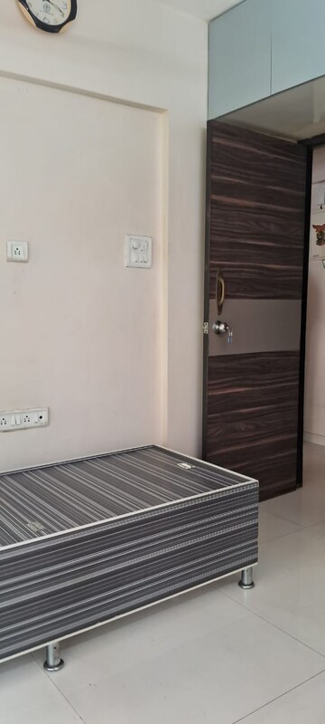 Room in 2 BHK Apartment at Vile Parle East – for Rent