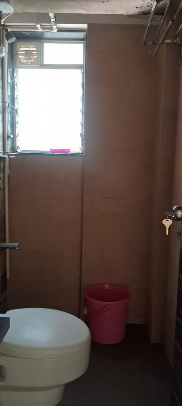 Furnished Amenities in 2 BHK Apartment at Vile Parle East – for Rent