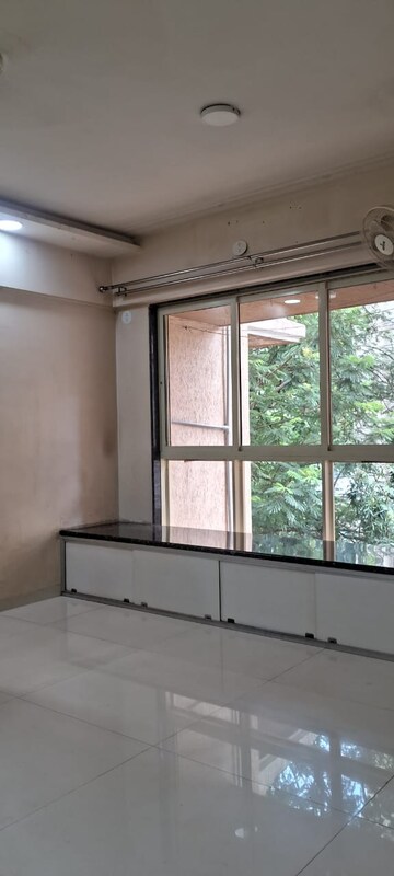 Room in 2 BHK Apartment at Vile Parle East – for Rent