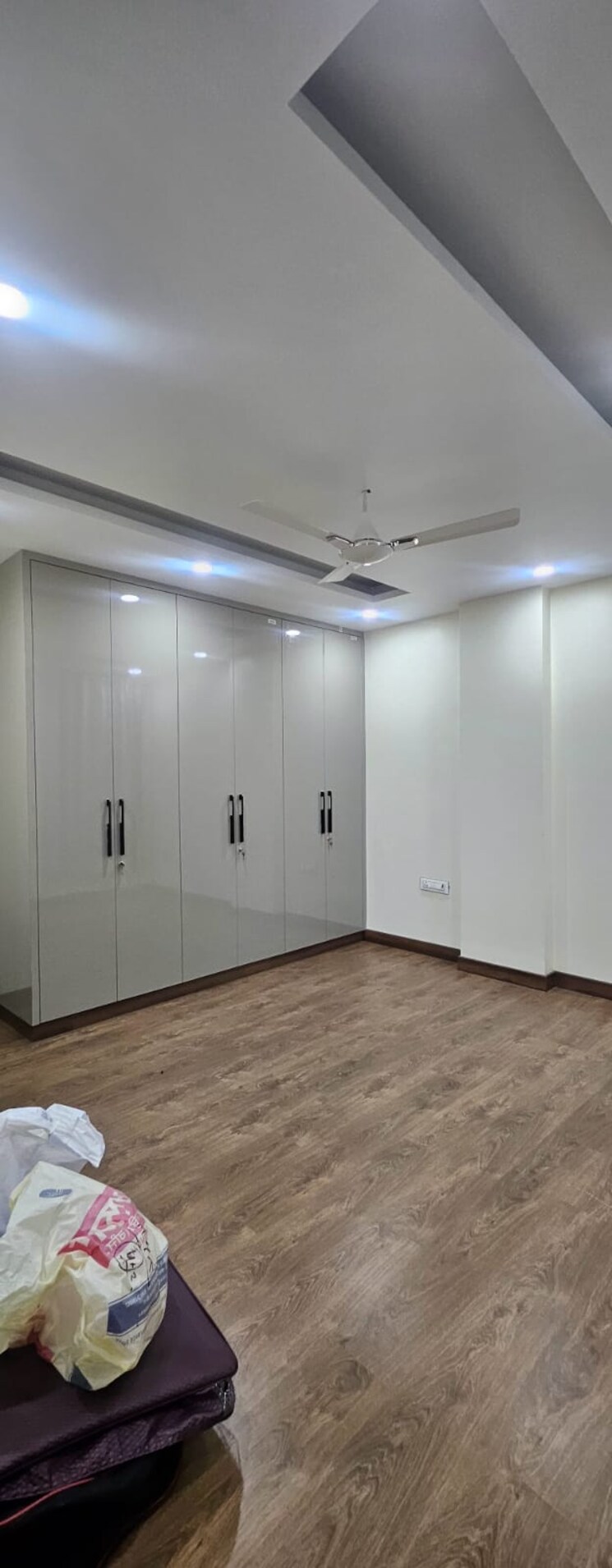 Room, sector 12 dwarka 3 Bedroom 1300 Sq.Ft. Builder Floor In Sector 12 Dwarka Delhi 9063833
