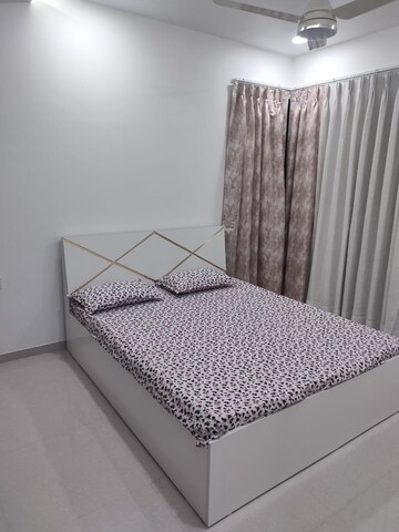 Bedroom in 2 BHK Apartment at Kalpataru Paramount B, Kapur Bawdi – for Rent