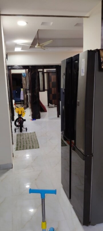 Building Lobby in 3 BHK Builder Floor at Sector 44 – for Rent