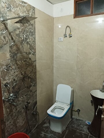 Bathroom in 3 BHK Builder Floor at Sector 44 – for Rent