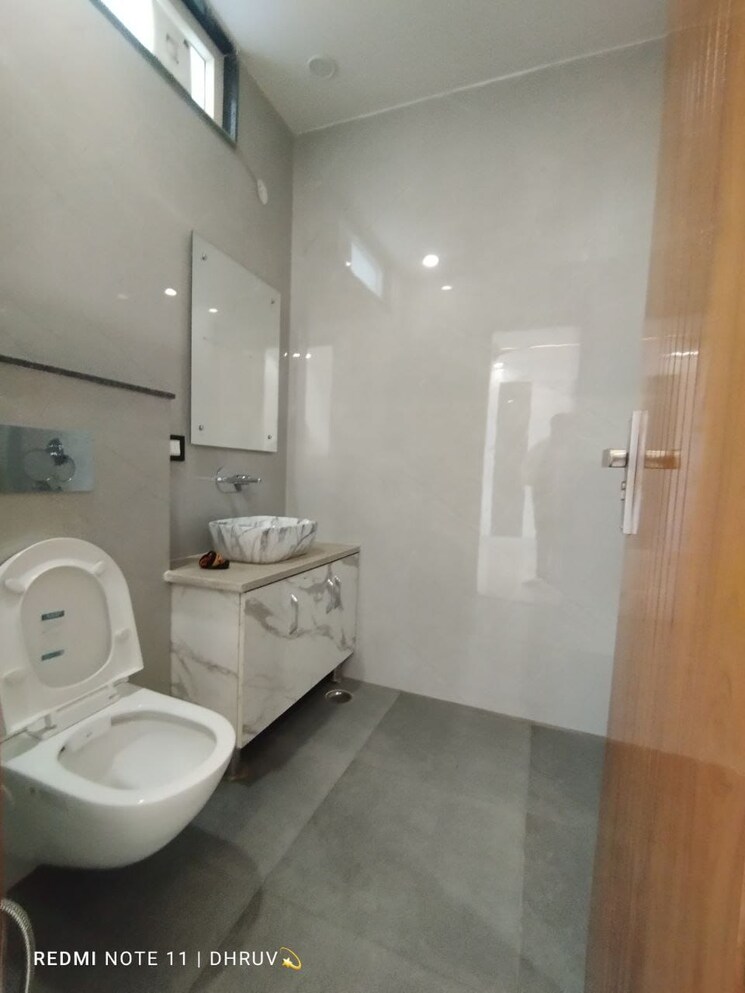 Bathroom, sector 17 dwarka 3 Bedroom 1300 Sq.Ft. Builder Floor In Sector 17 Dwarka Delhi 9063900