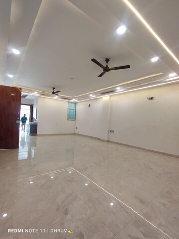 Room in 3 BHK Builder Floor at Sector 17 Dwarka – for Rent