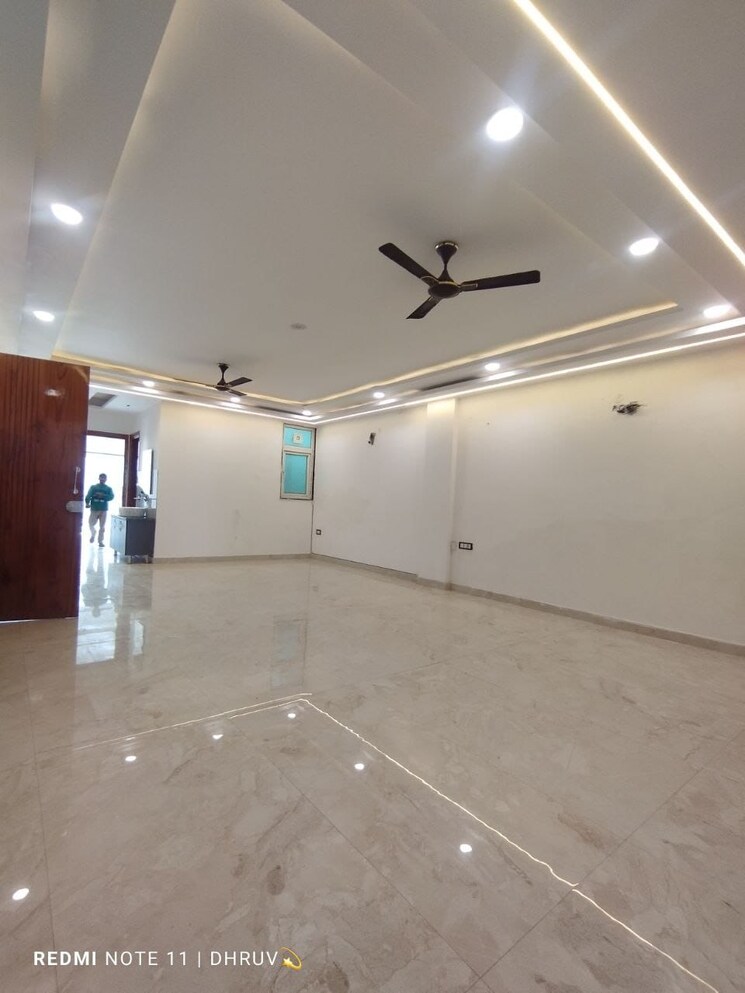 Room, sector 17 dwarka 3 Bedroom 1300 Sq.Ft. Builder Floor In Sector 17 Dwarka Delhi 9063900
