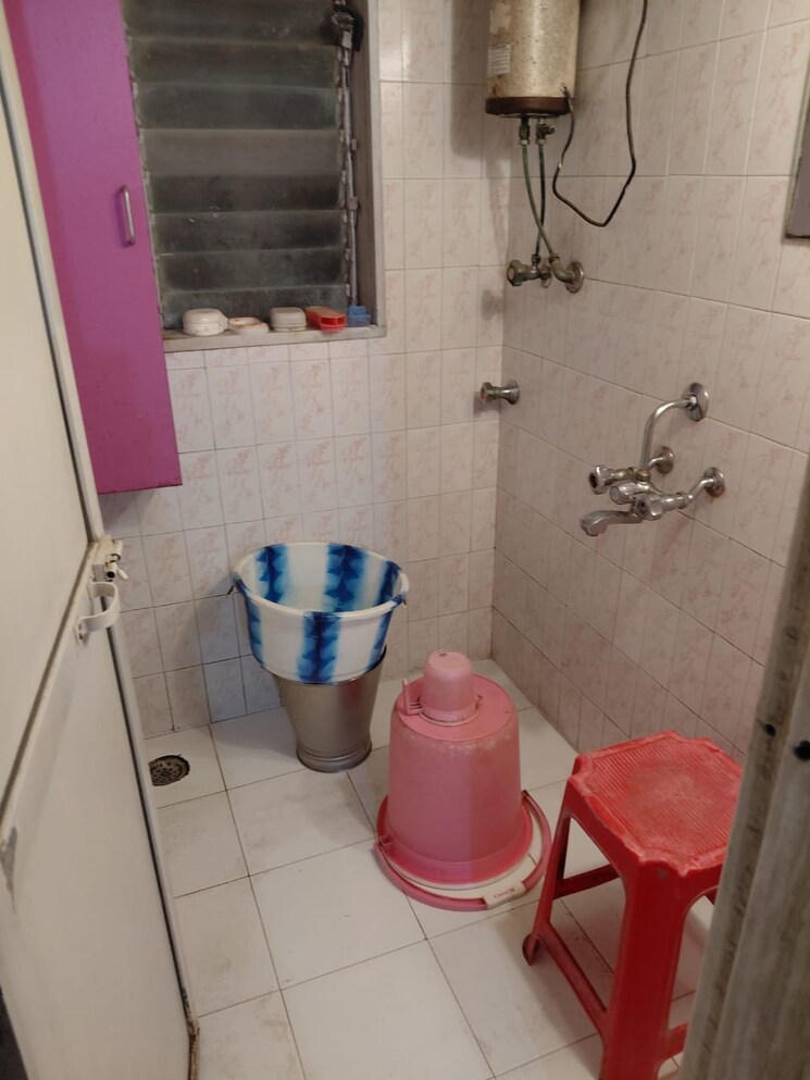 Bathroom, dahisar east 1 Bedroom 550 Sq.Ft. Apartment In Dahisar East Mumbai 9063888