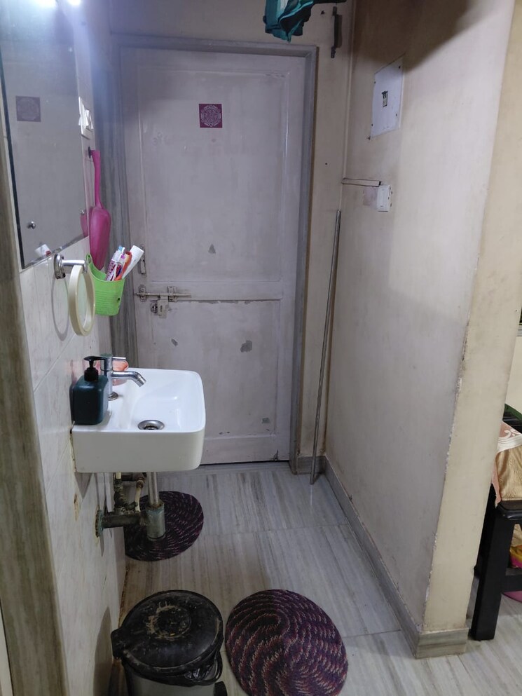 Bathroom, dahisar east 1 Bedroom 550 Sq.Ft. Apartment In Dahisar East Mumbai 9063888