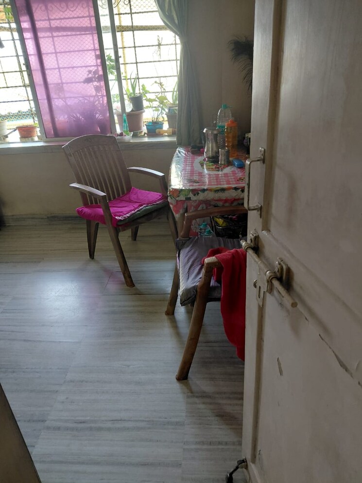 Room, dahisar east 1 Bedroom 550 Sq.Ft. Apartment In Dahisar East Mumbai 9063888