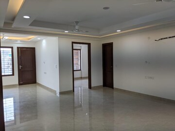 Room in 3 BHK Builder Floor at Sushant Lok ii – for Rent