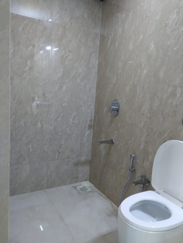 Bathroom, kabra-paradise 2 Bedroom 874 Sq.Ft. Apartment In Andheri West Mumbai 9063911