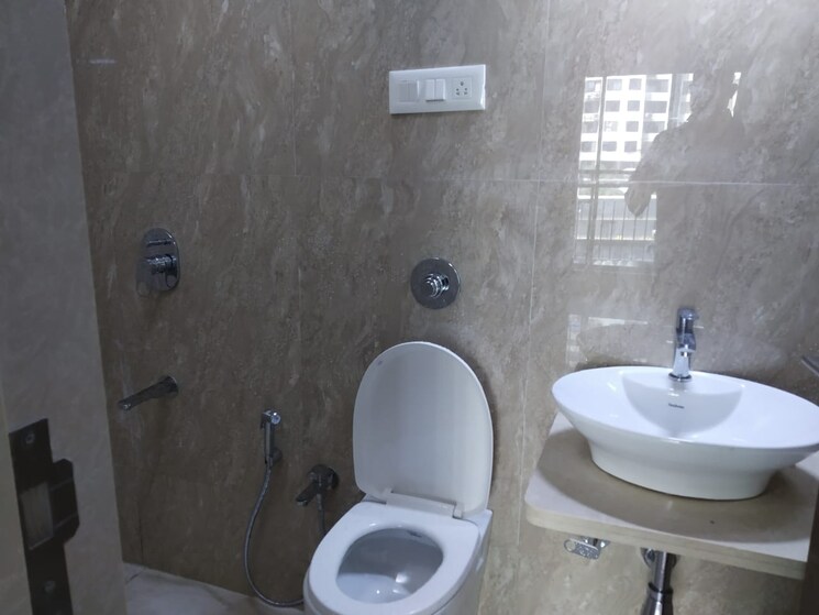 Bathroom, kabra-paradise 2 Bedroom 874 Sq.Ft. Apartment In Andheri West Mumbai 9063911