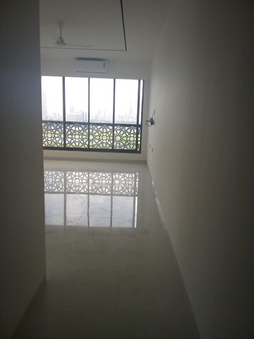 Room in 2 BHK Apartment at Alamdar The Auro, Lower Parel – for Rent