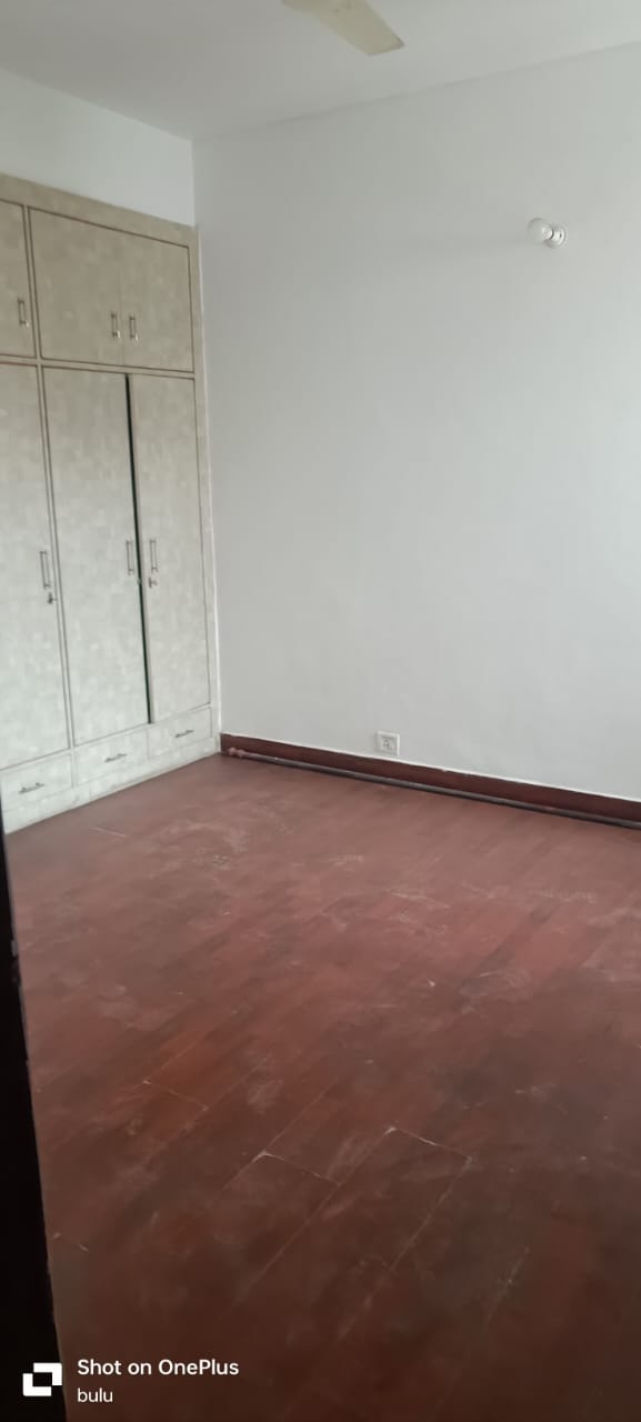 3 BHK + Extra Room Apartment For Sale in Amrapali Zodiac