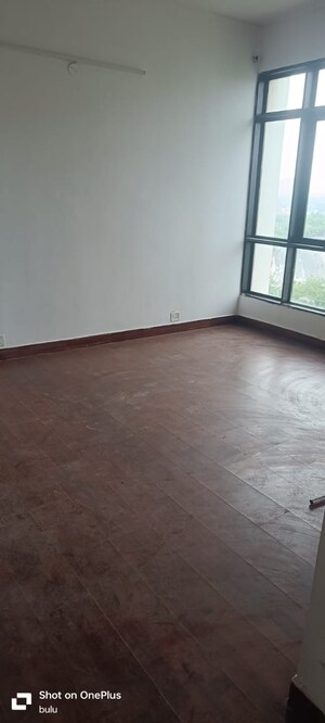 Room in 3 BHK Apartment at Amrapali Zodiac, Sector 120 – for Sale