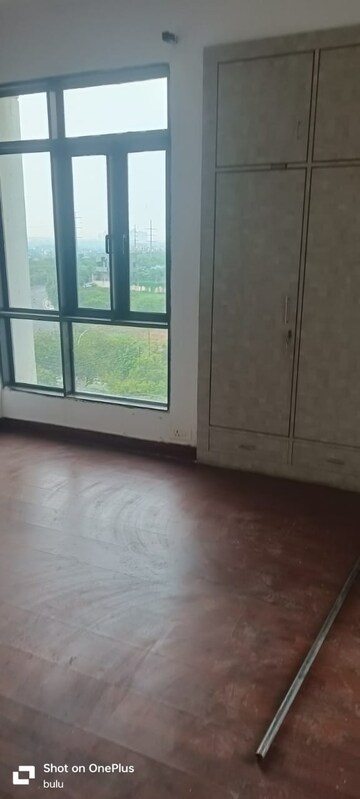 Room in 3 BHK Apartment at Amrapali Zodiac, Sector 120 – for Sale