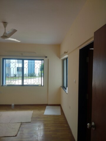 Room in 3 BHK Apartment at Gera Emerald City, Kharadi – for Rent