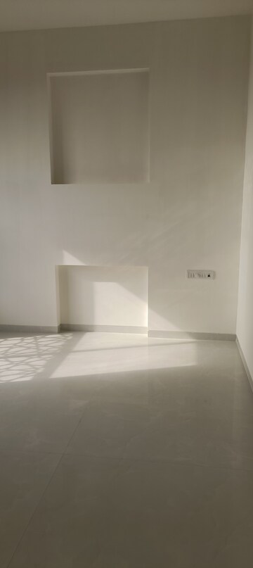 Room in 2 BHK Apartment at Alamdar The Auro, Lower Parel – for Rent