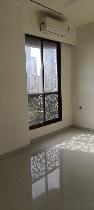 Room in 2 BHK Apartment at Alamdar The Auro, Lower Parel – for Rent