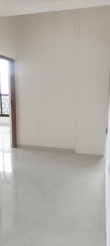 Room in 2 BHK Apartment at Alamdar The Auro, Lower Parel – for Rent