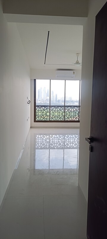 Room in 2 BHK Apartment at Alamdar The Auro, Lower Parel – for Rent