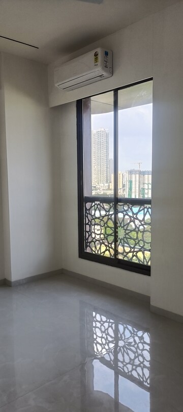 Room in 2 BHK Apartment at Alamdar The Auro, Lower Parel – for Rent