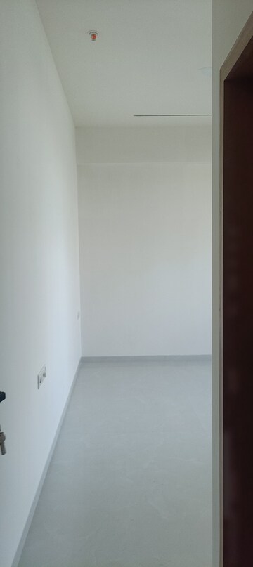 Room in 2 BHK Apartment at Alamdar The Auro, Lower Parel – for Rent