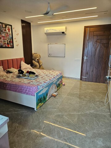 Bedroom in 3 BHK Builder Floor at Sushant Lok ii – for Rent
