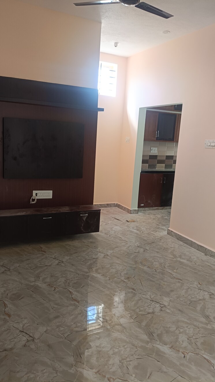 Room, bathlapalli 3 Bedroom 1000 Sq.Ft. Independent House In Bathlapalli Hosur 9064019