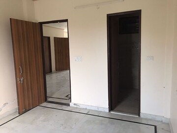 Room in 4 BHK Builder Floor at Sector 9 – for Sale