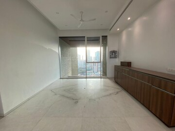 Room in 4 BHK Apartment at Avighna One Avighna Park, Lower Parel – for Rent