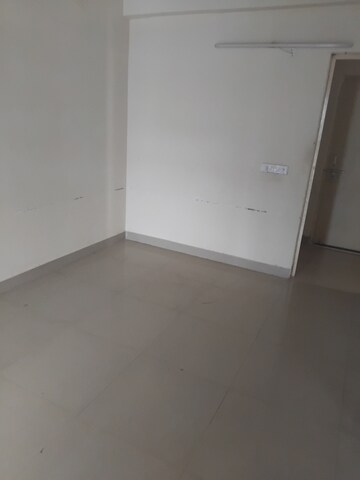 Room in 2 BHK Apartment at Conscient Habitat 78, Sector 78 – for Rent