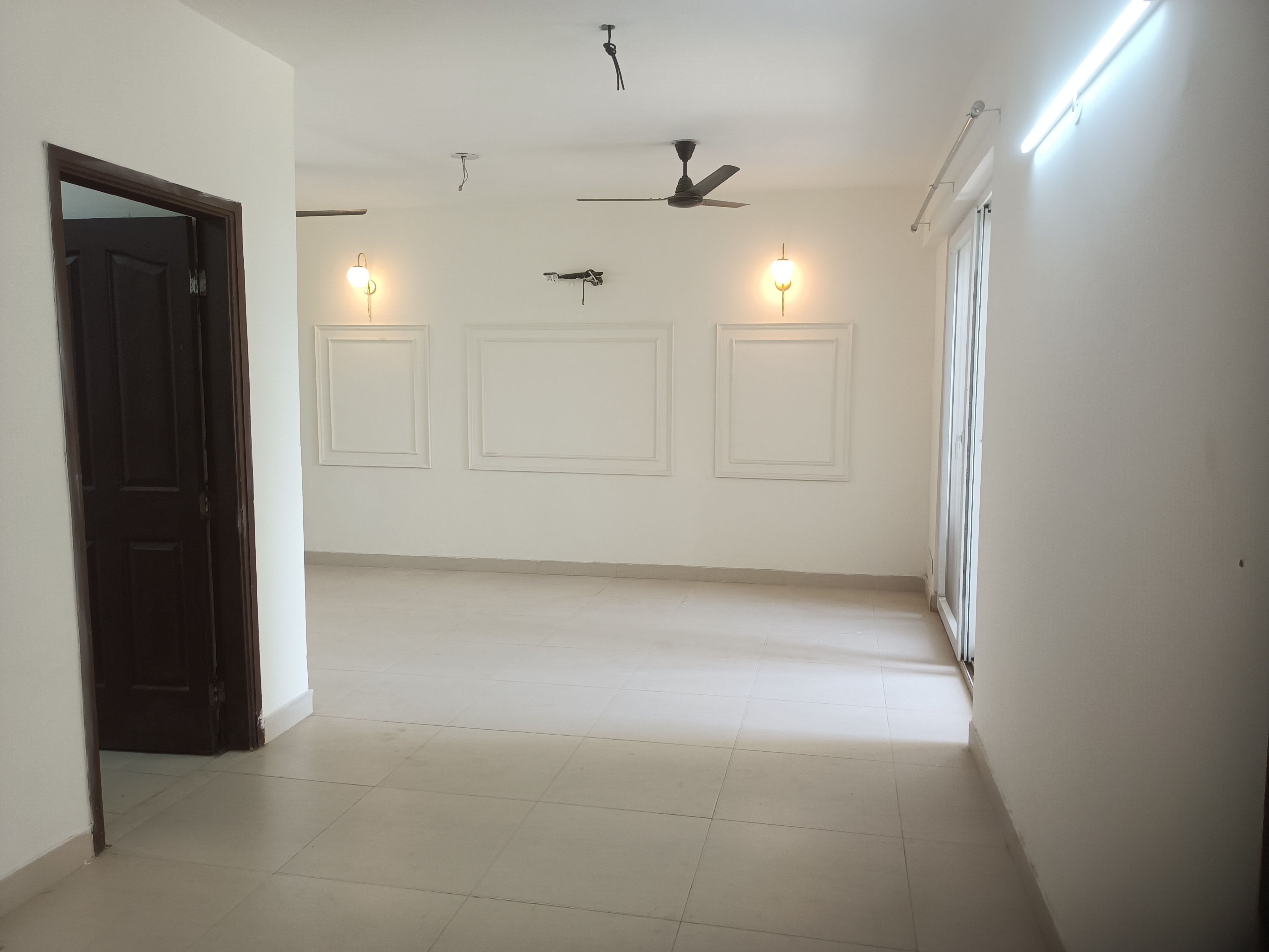 3 BHK + Servant Room Apartment For Rent in Lotus Panache