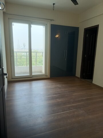 Room in 3 BHK Apartment at Lotus Panache, Sector 110 – for Rent