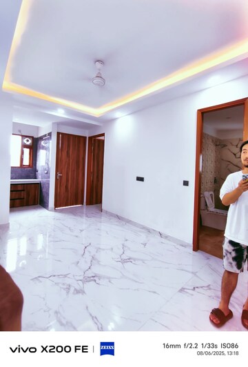 Living Room in 1 BHK Builder Floor at Freedom Fighters Enclave – for Rent