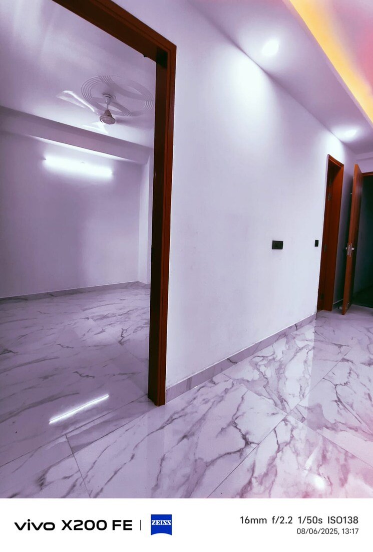 Room, freedom fighters enclave 1 Bedroom 550 Sq.Ft. Builder Floor In Freedom Fighters Enclave Delhi 9064091