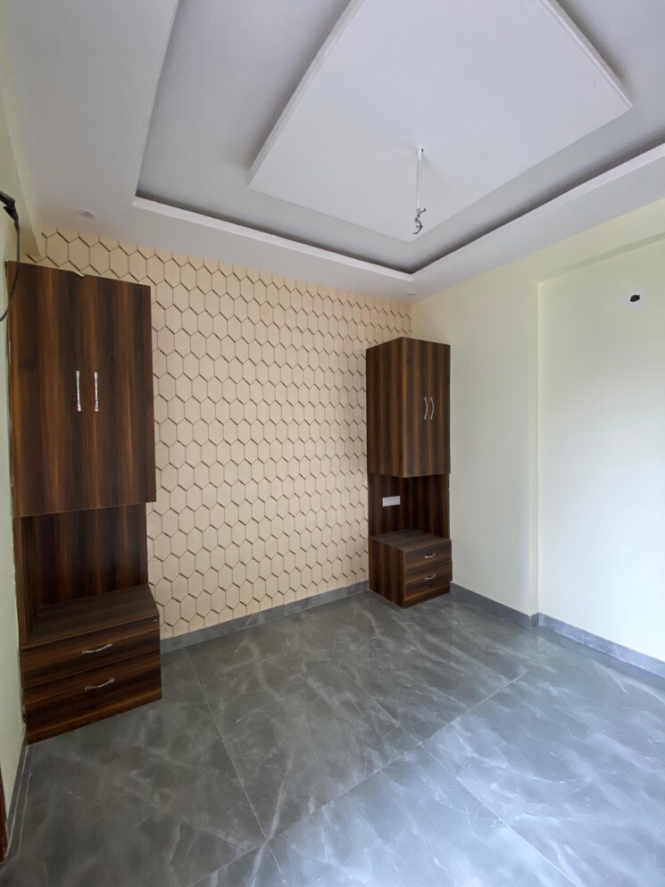 Room, pir machalla 3 Bedroom 1100 Sq.Ft. Builder Floor In Pir Machalla Zirakpur 9064111