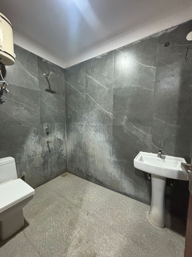 Bathroom, palm-residency-chhatarpur 1 Bedroom 500 Sq.Ft. Apartment In Chattarpur Delhi 9064119