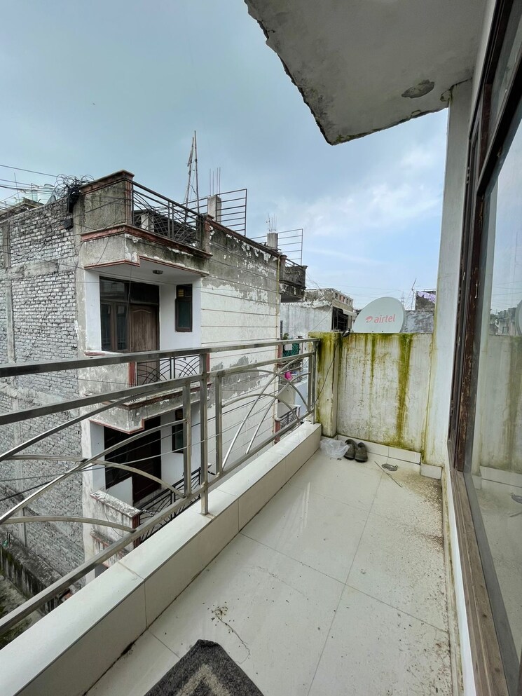 Balcony, freedom fighters enclave 1 Bedroom 450 Sq.Ft. Builder Floor In Freedom Fighters Enclave Delhi 9064132