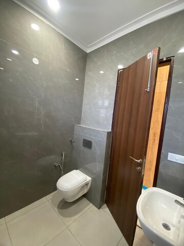 Bathroom in 4 BHK Independent House at Unitech The Close South, Sector 50 – for Sale