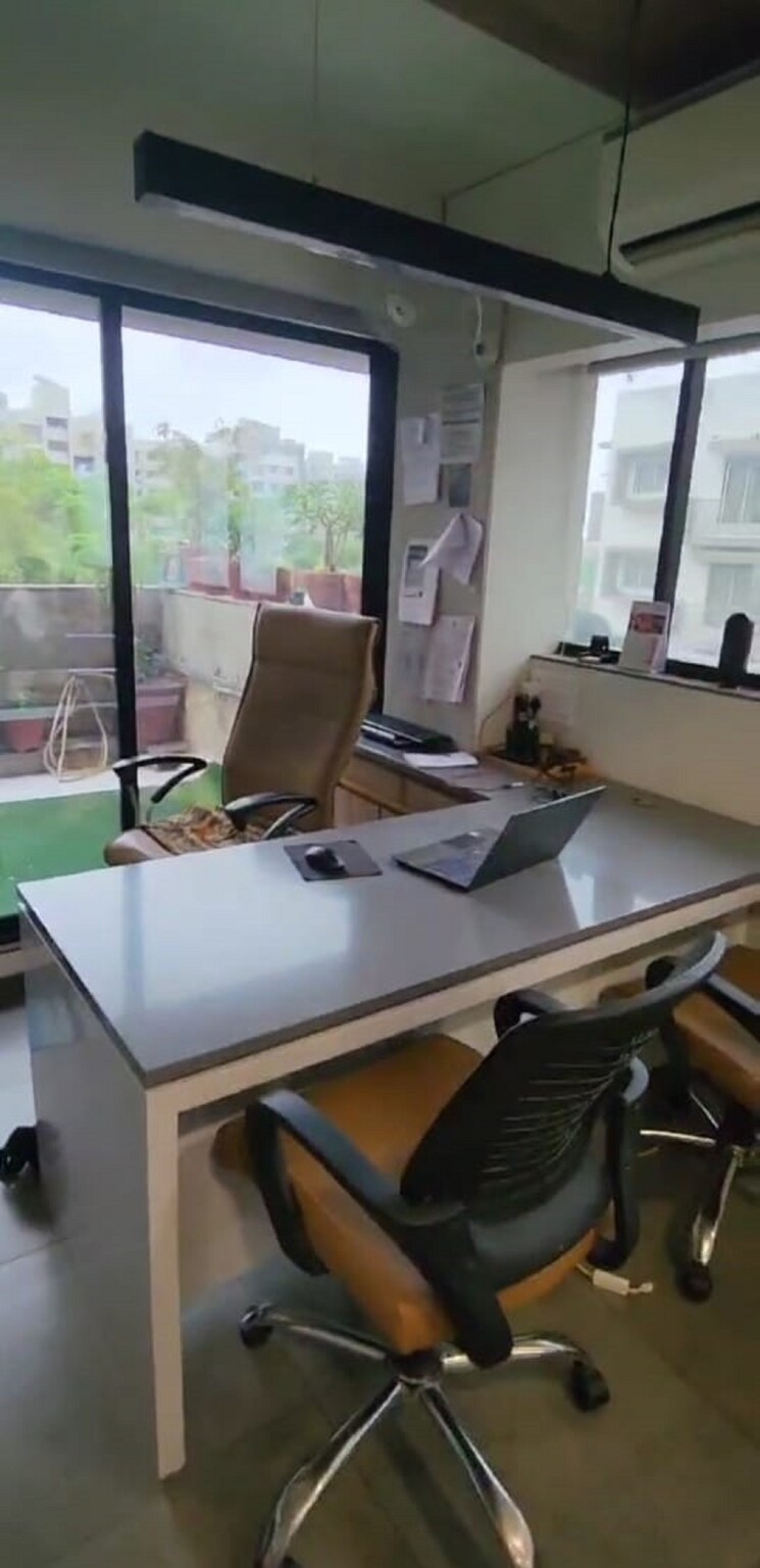 Team Area, spg-echelon Commercial Office Space 600 Sq.Ft. In Makarba Ahmedabad 9064148