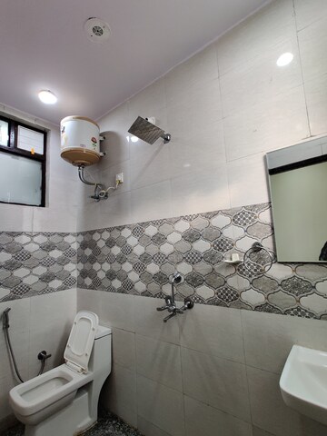 Team Area in 2 BHK Apartment at Gaur City 7th Avenue, Sector 4 Greater Noida – for Rent