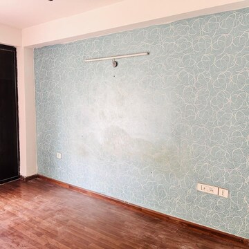 Room in 3 BHK Apartment at Ajnara Grand Heritage, Sector 74 – for Rent