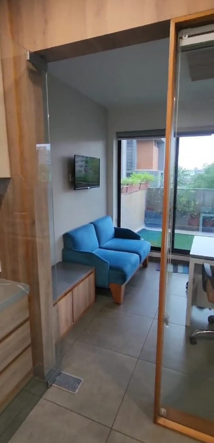 Team Area, spg-echelon Commercial Office Space 600 Sq.Ft. In Makarba Ahmedabad 9064148