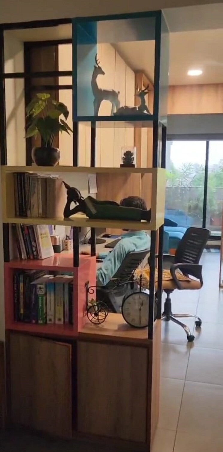 Gym, spg-echelon Commercial Office Space 600 Sq.Ft. In Makarba Ahmedabad 9064148