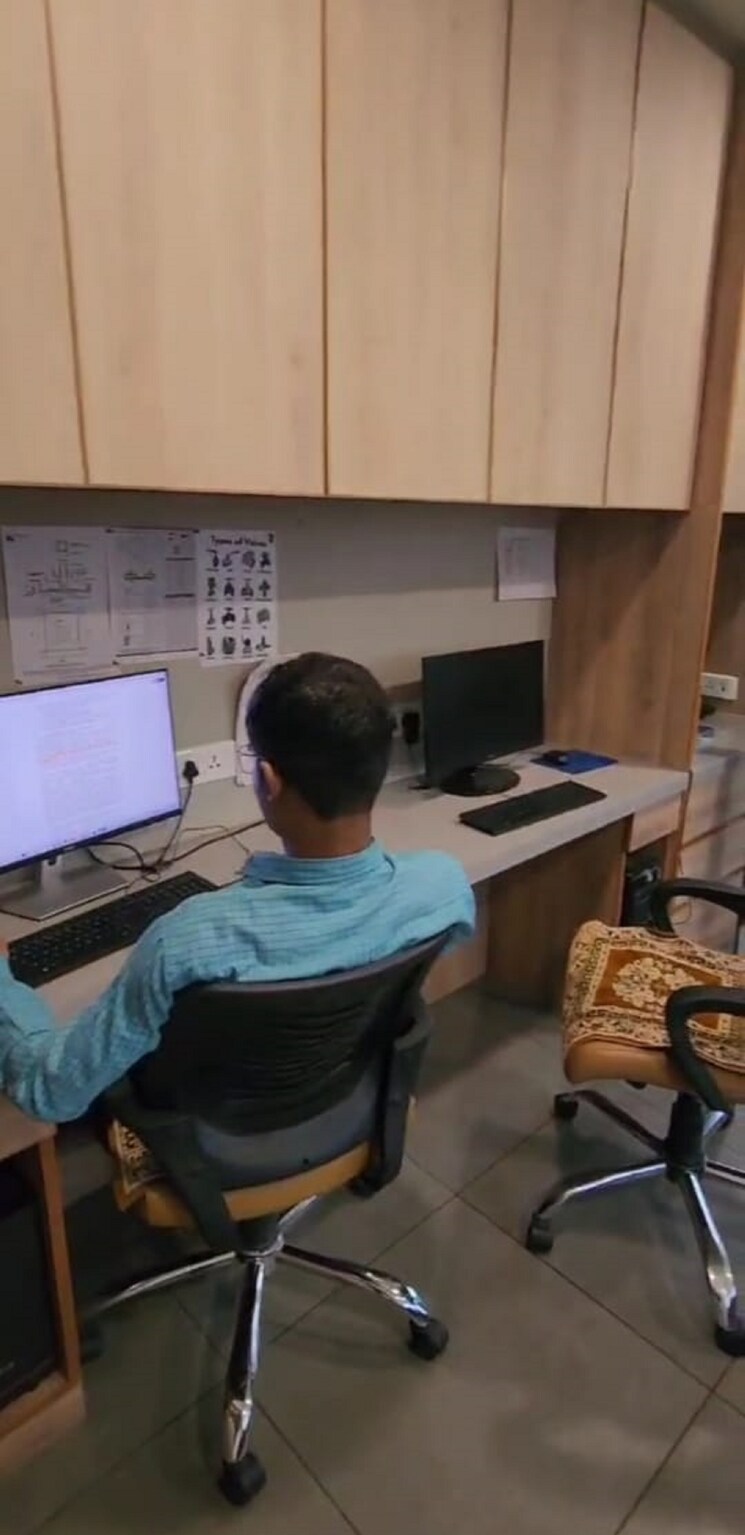 Team Area, spg-echelon Commercial Office Space 600 Sq.Ft. In Makarba Ahmedabad 9064148