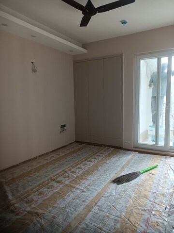 Room in 4 BHK Apartment at 3C Lotus Panache, Sector 110 – for Rent