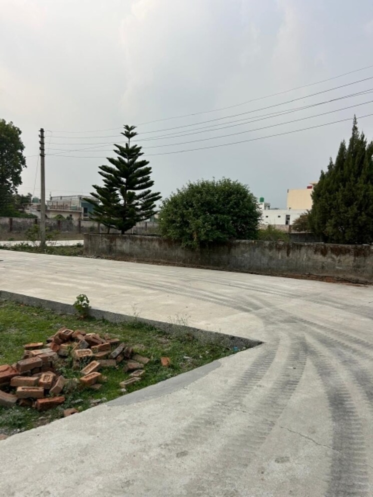 Garden, pondha  100 Sq.Yd. Plot In Pondha Dehradun 9064207