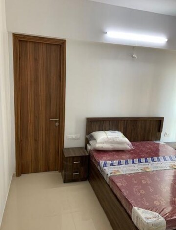 Bedroom in 2 BHK Apartment at Kalpataru Sunrise Grande, Kolshet Road – for Rent