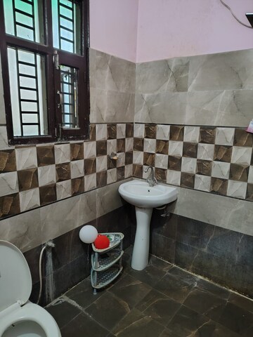 Attached Bathroom in 2 BHK Builder Floor at Pir Machalla – for Rent